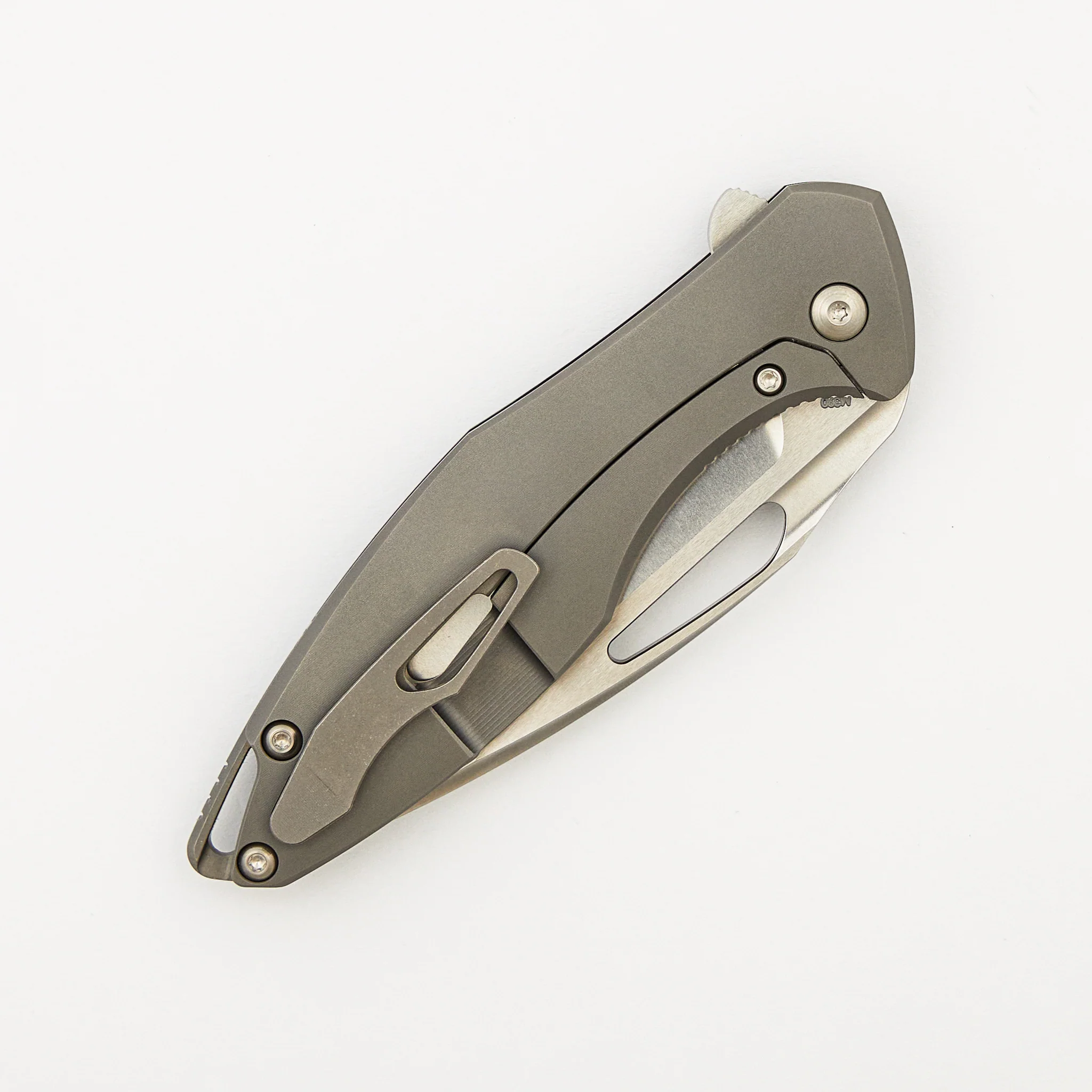 Arius - Titanium/Smooth Carbon Fiber Handle - Brightwashed W/ Polished Flats M390 Blade - Image 4