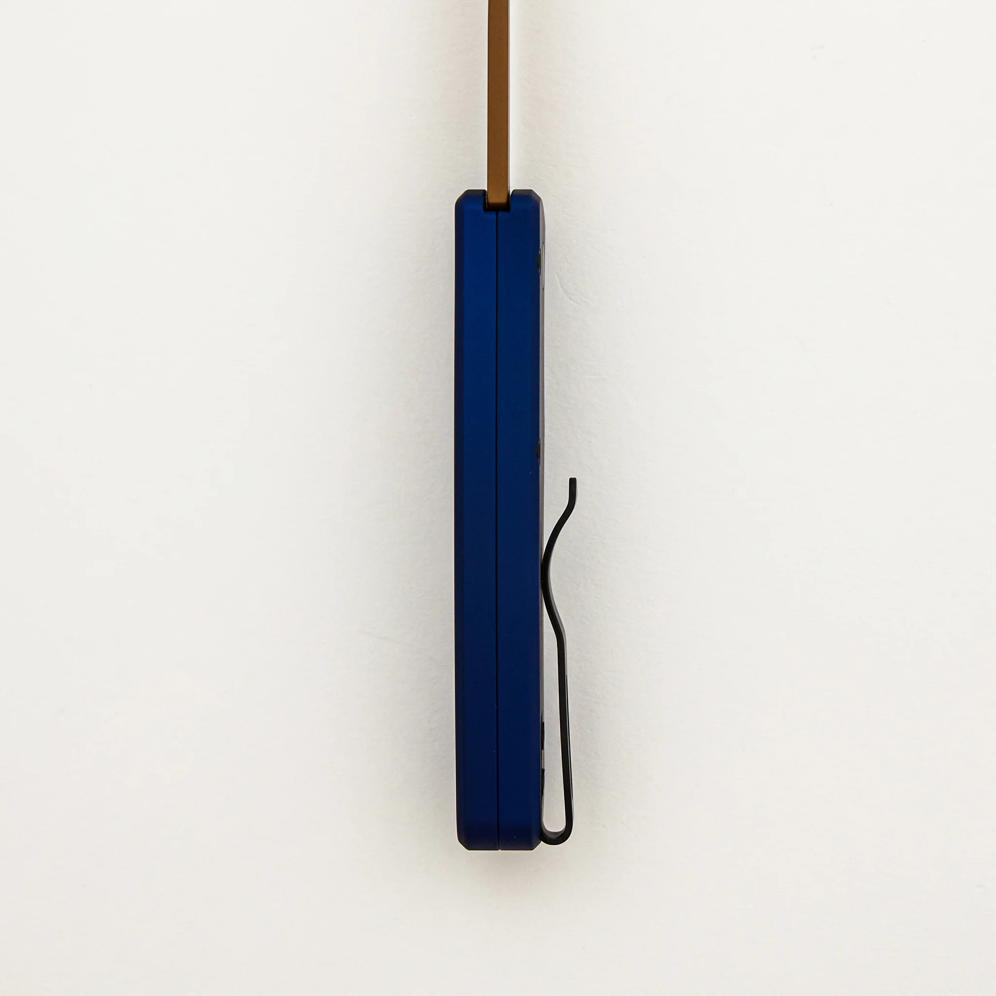 Duke 2 - DUKE2103-LTD HERITAGE - Navy Blue Anluminum Handle - FDE PVD MagnaCut Blade - Black Lip Pearl Button - Image 7