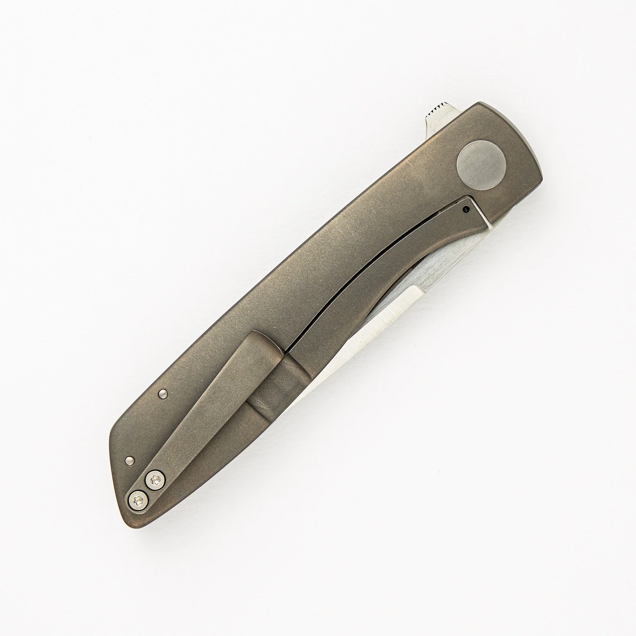 White CarboTi Dirtdobber Tanto - 2024 R1 Invitational - Image 4