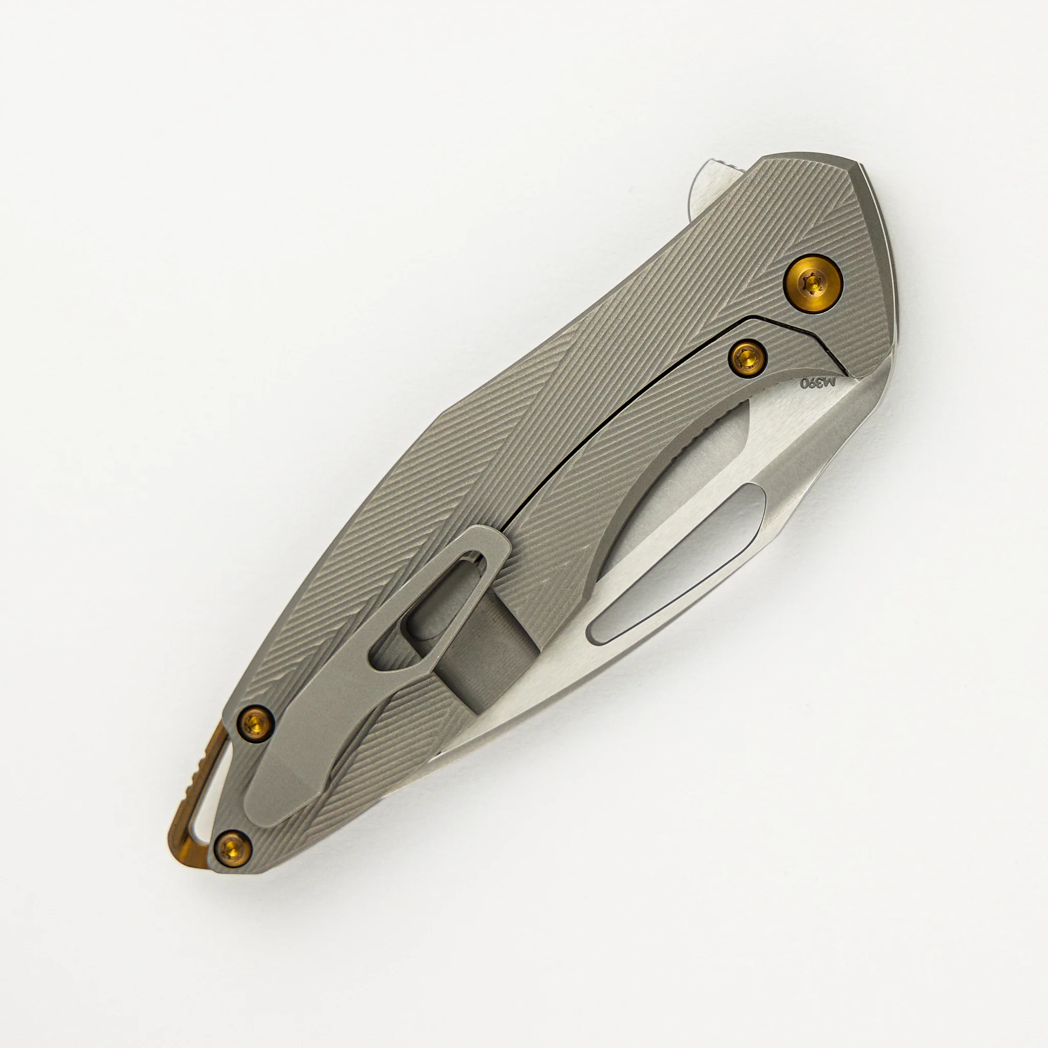 Mini Arius - Burnished W/ Polished Flats M390 Blade - Patterned Ti Handle - Image 4