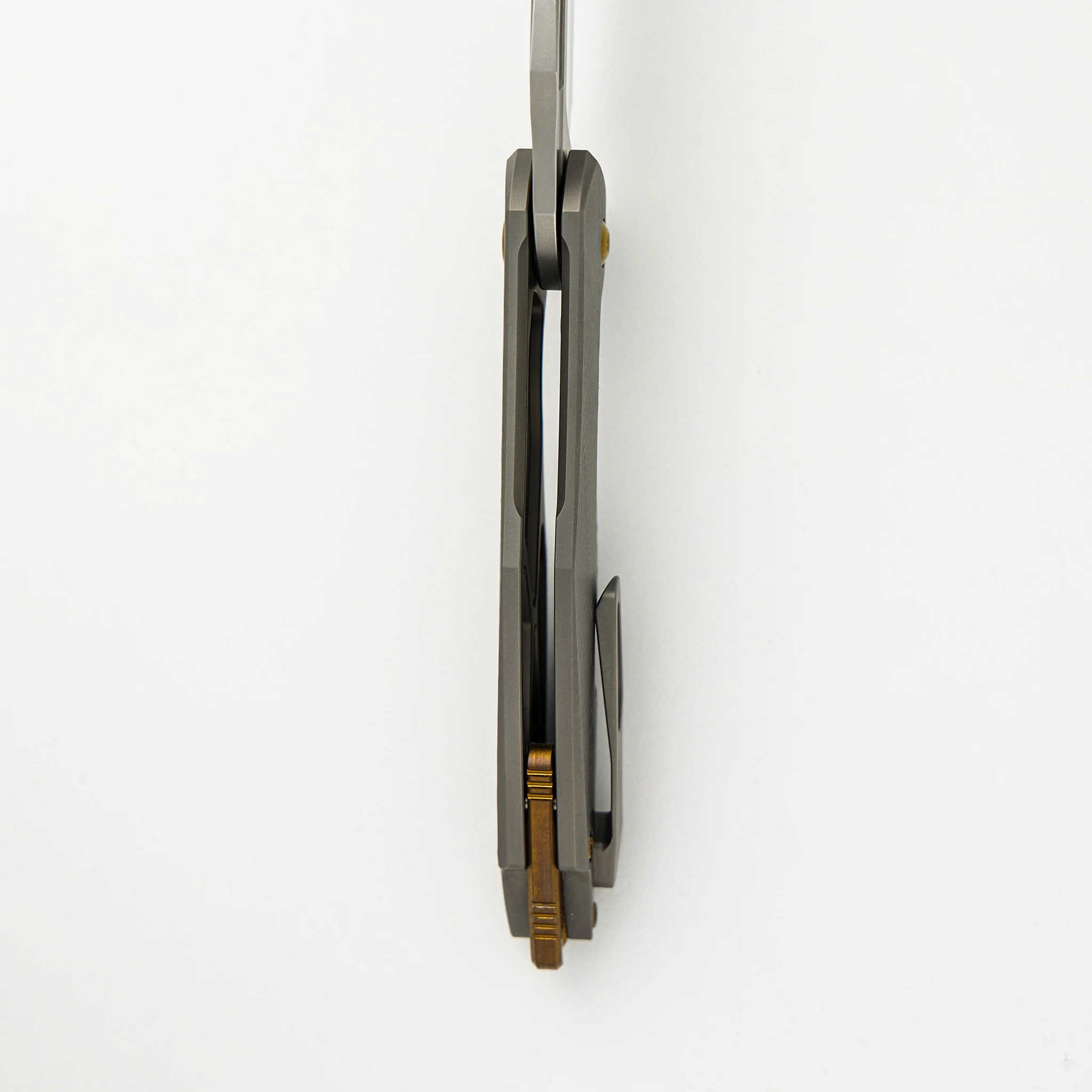 Mini Arius - Burnished W/ Polished Flats M390 Blade - Patterned Ti Handle - Image 7
