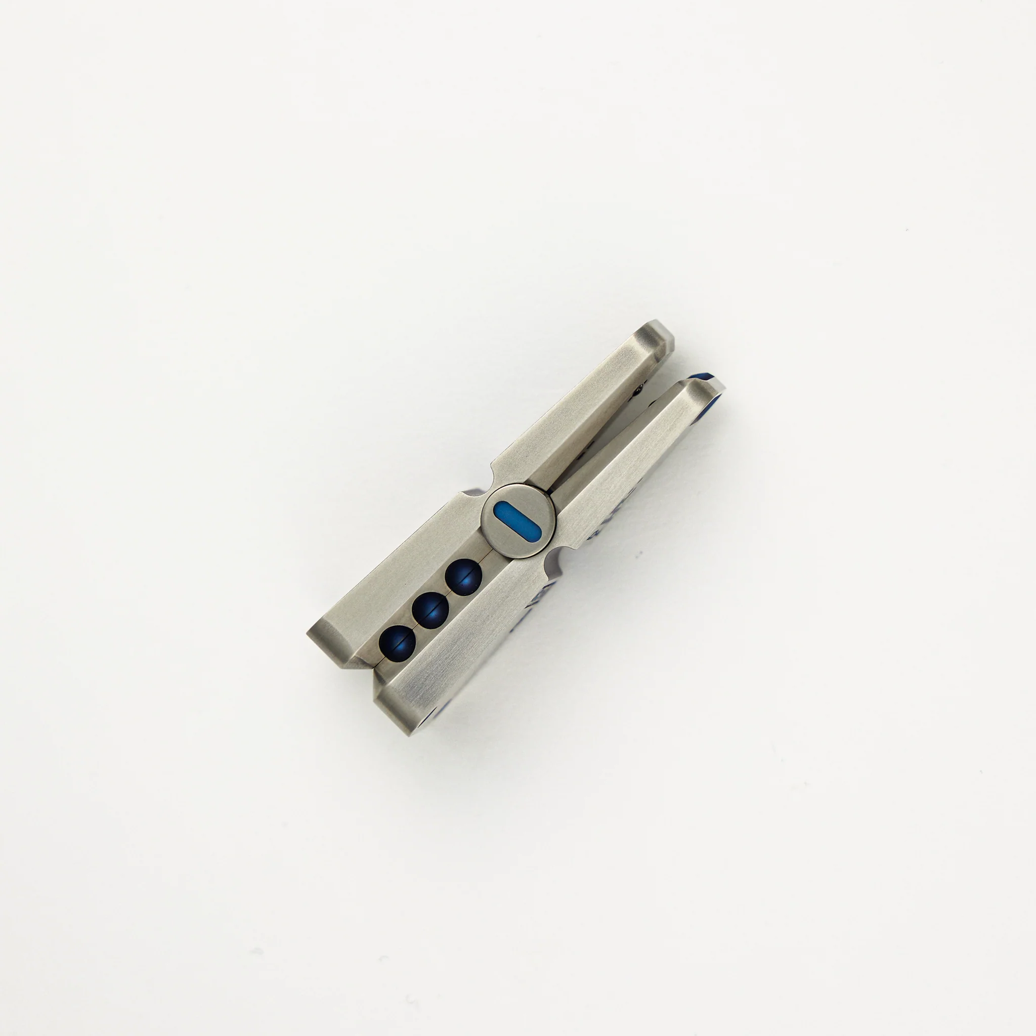 Crocbeats Clicker - Magnetic Fidget Toy - Spy Wars Series - Titanium Blue - Image 3