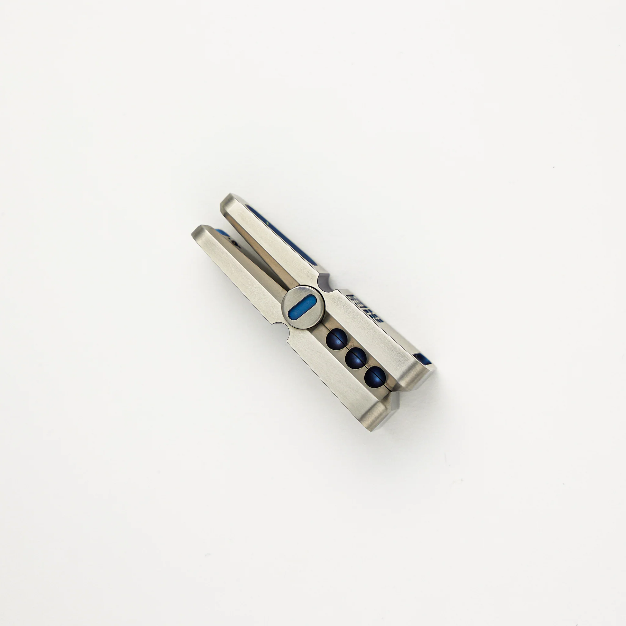Crocbeats Clicker - Magnetic Fidget Toy - Spy Wars Series - Titanium Blue - Image 4