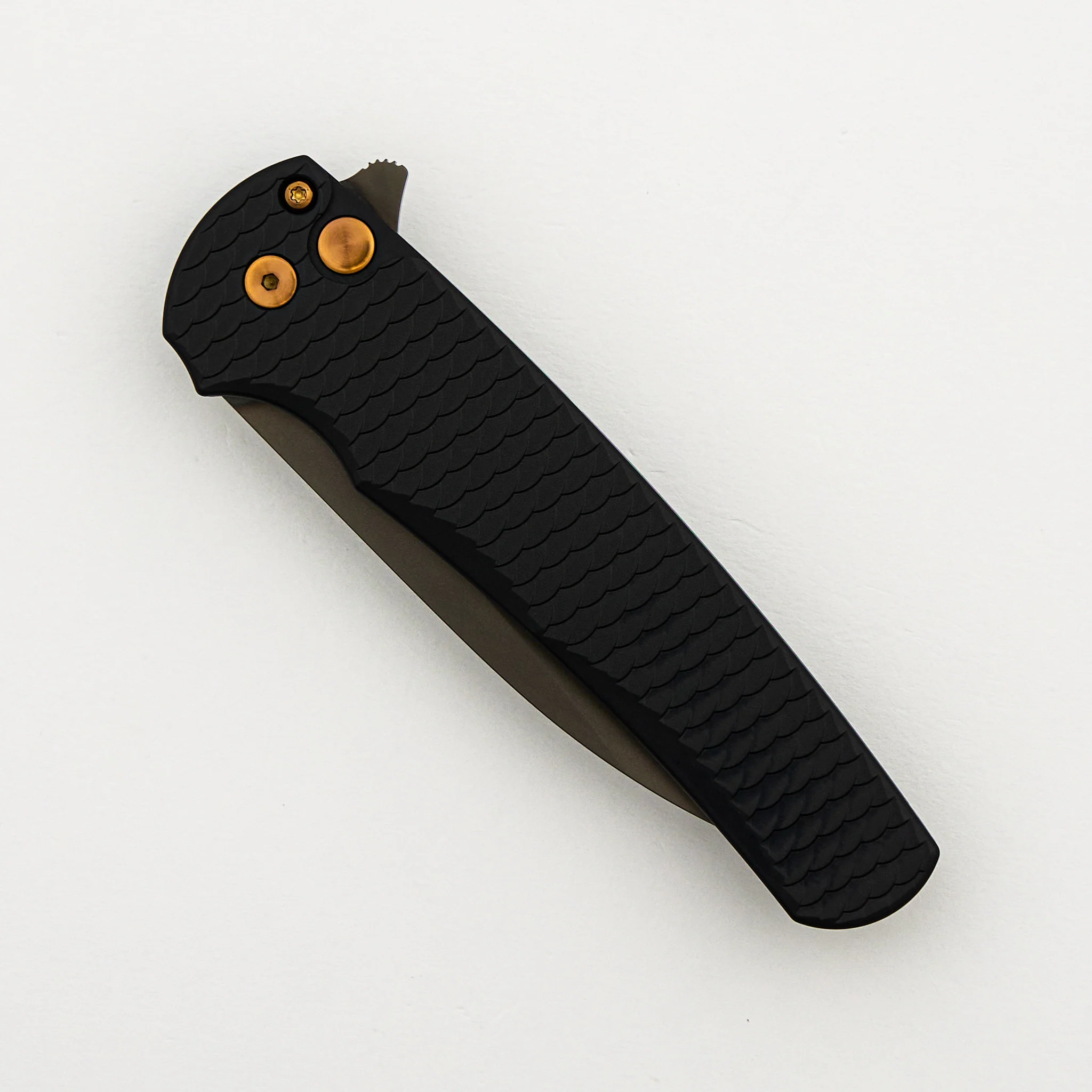 Malibu Flipper - 5336-LTD SG RGH - Black "Dragon Scale" Handle - Smokey Grey Wharncliffe MagnaCut Blade - Image 3