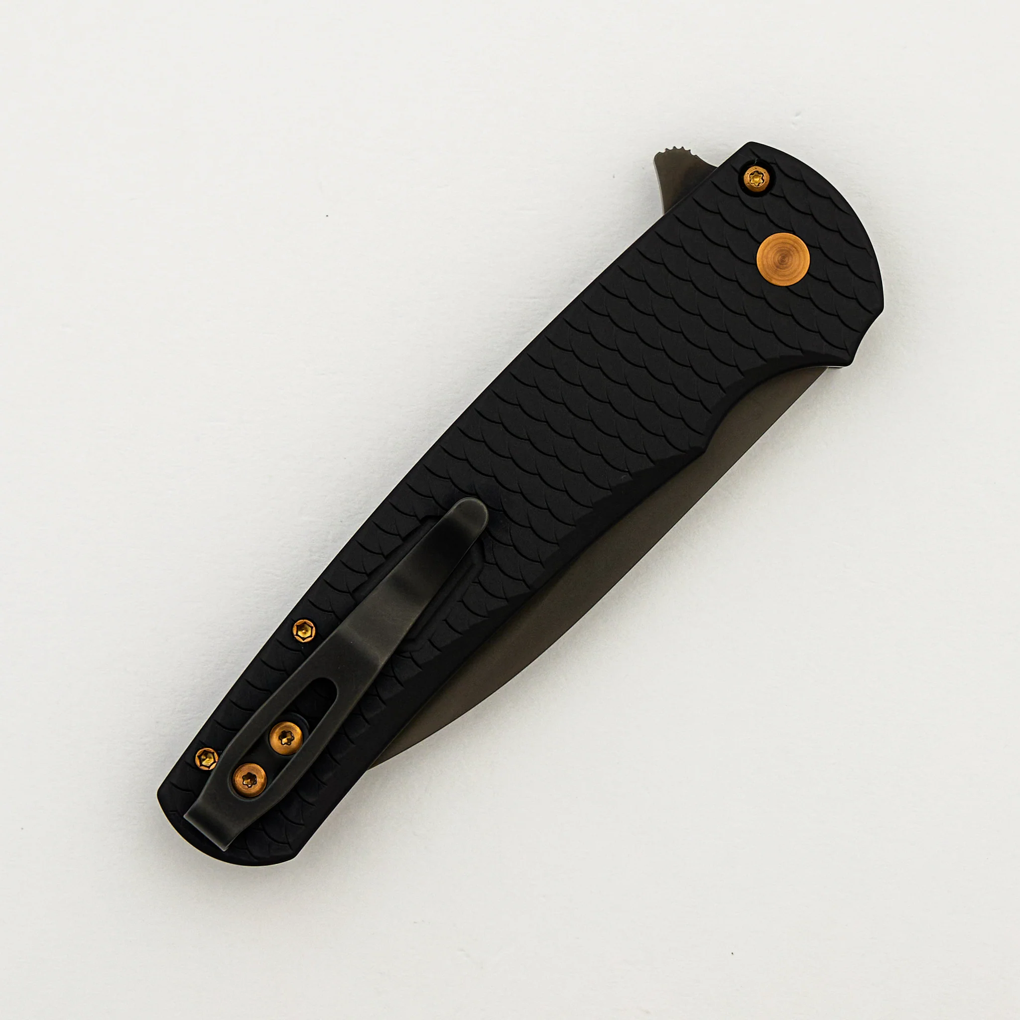 Malibu Flipper - 5336-LTD SG RGH - Black "Dragon Scale" Handle - Smokey Grey Wharncliffe MagnaCut Blade - Image 4