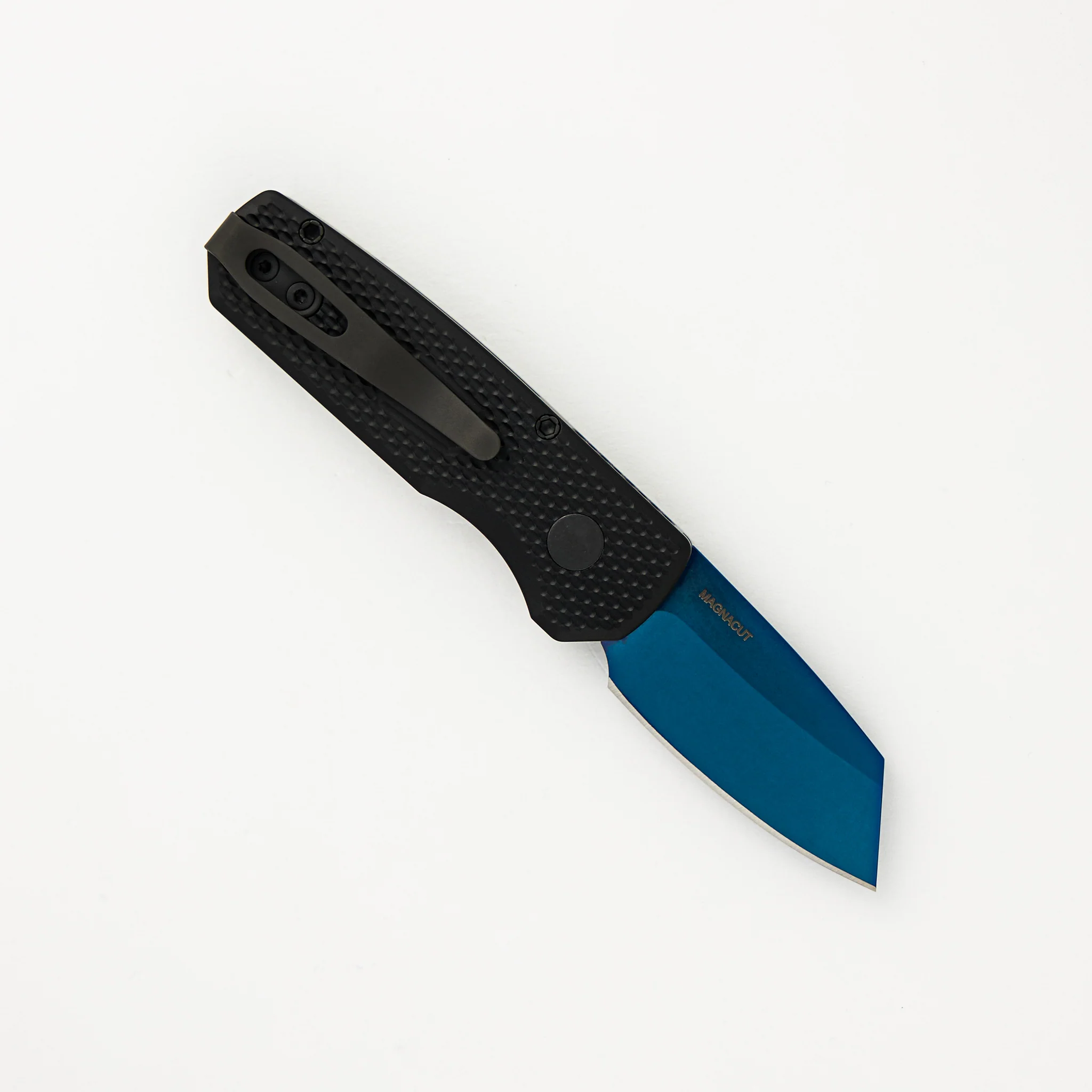 Runt 5 β Black Textured Aluminum Handle - Sapphire Blue MagnaCut Reverse Tanto Blade - R5406-SB - Image 2