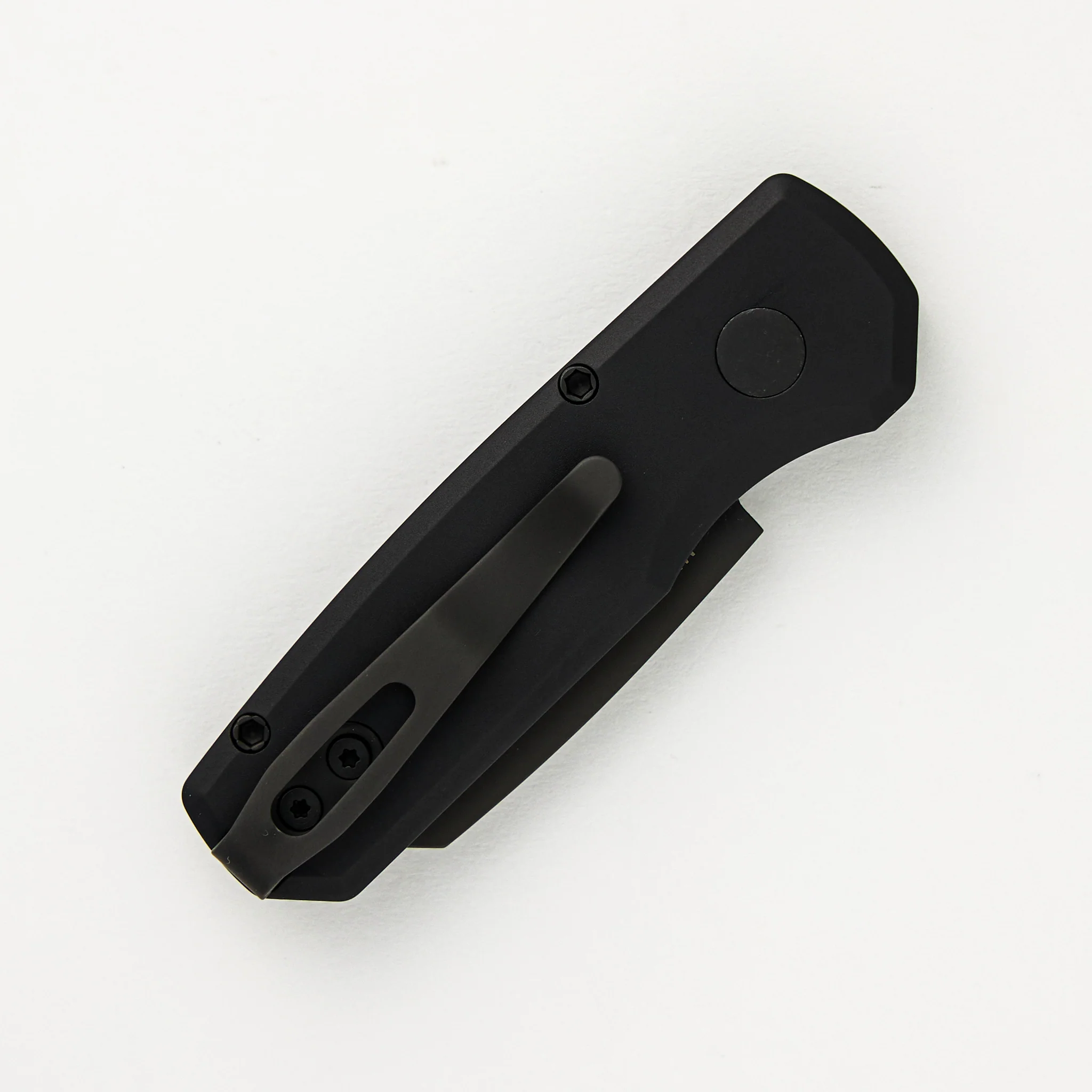 Runt 5 – Smooth Black Aluminum Handle – DLC Black Magnacut Reverse Tanto Blade – R5403 - Image 4
