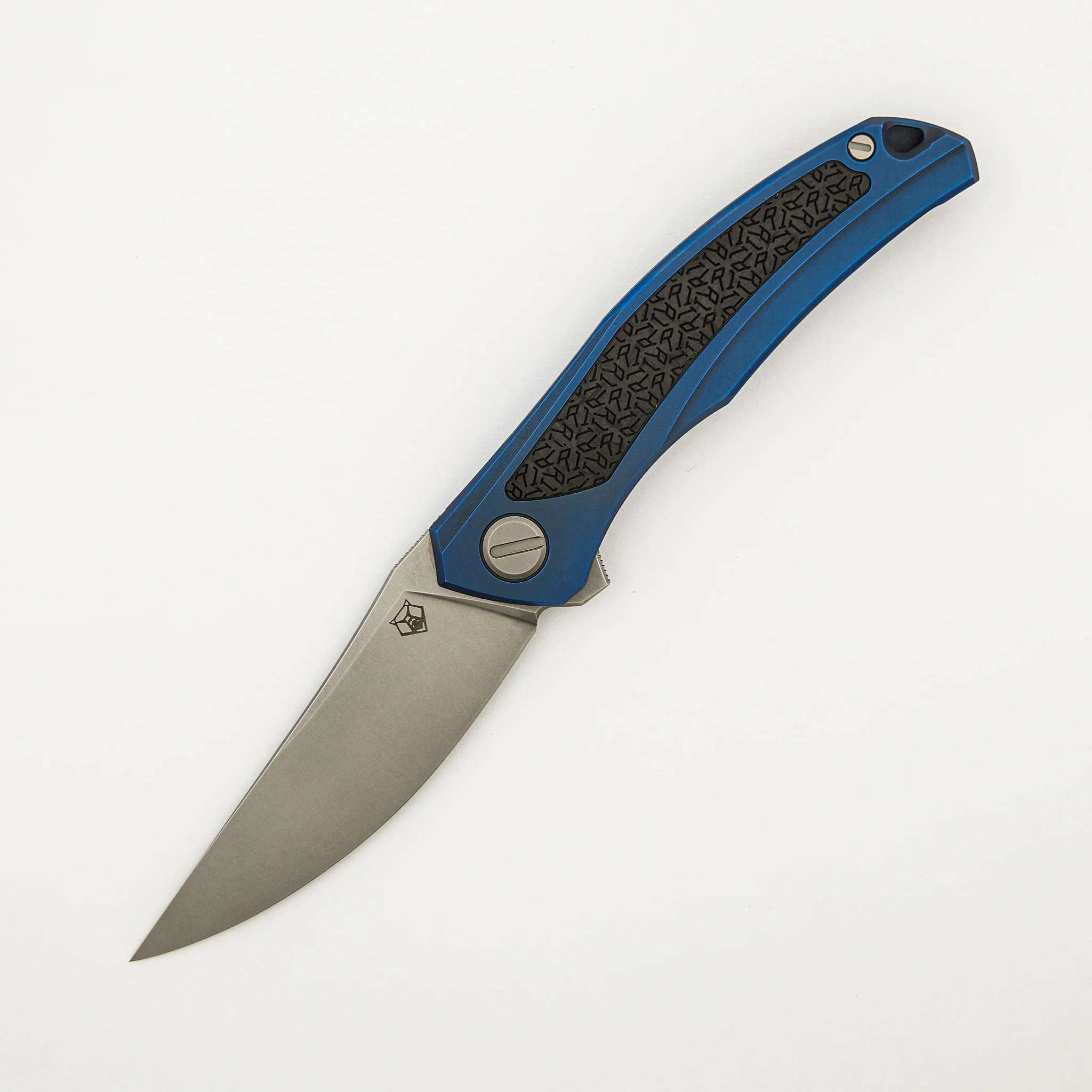 "R1 Edition" Ursus Quantum NL - Cromax PM Blade - Blue Titanium Handle - R1 Pattern Carbon Fiber Inlay - MRBS