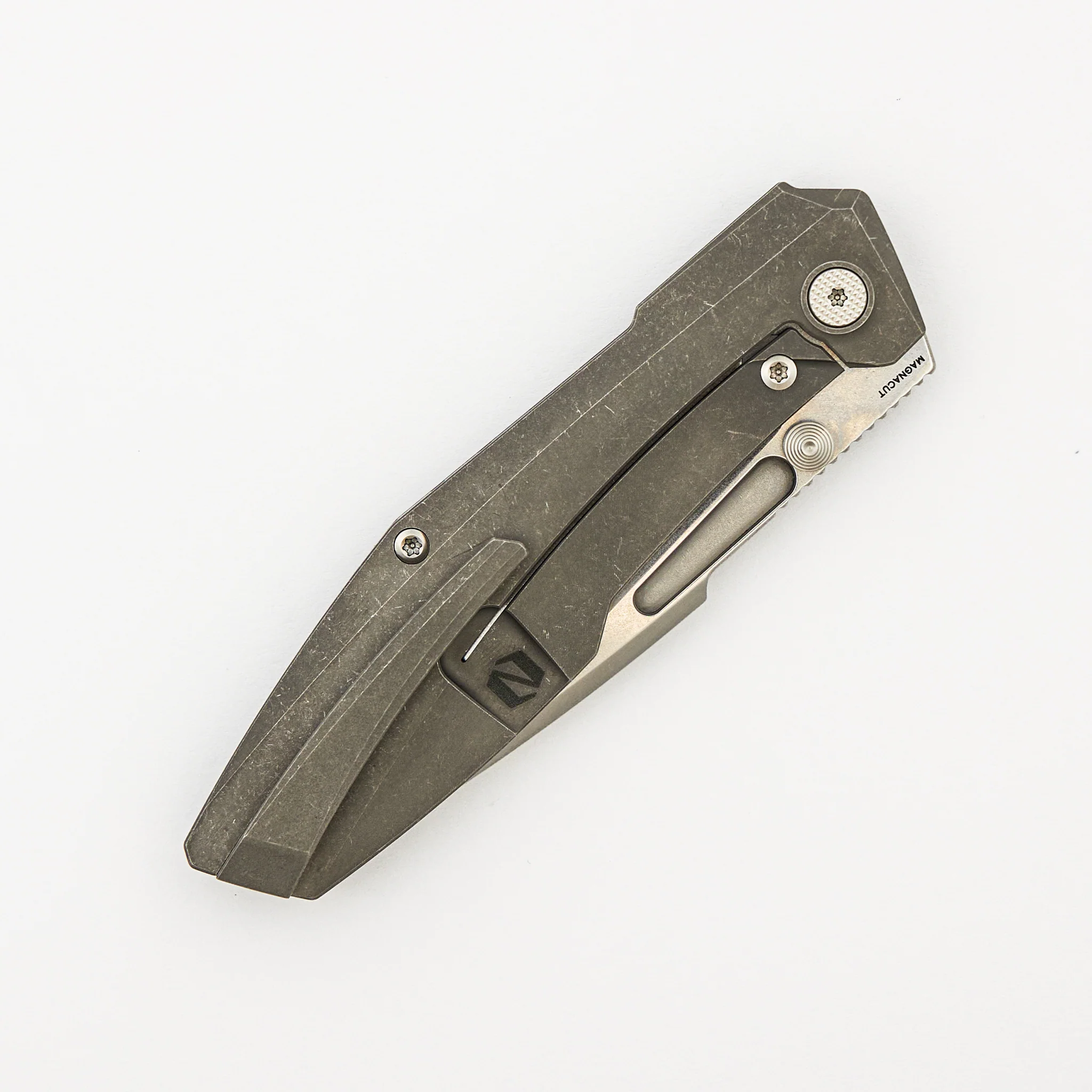 Raiden R2 - Smooth Titanium Dark Stonewash Handle - Stonewash MagnaCut Blade - Image 4