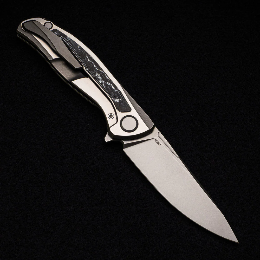 F95R NL – M390 BLADE – STONEWASHED TITANIUM HANDLE W- “WHITE STORM” CARBON FIBER INLAY- MRBS - Image 2