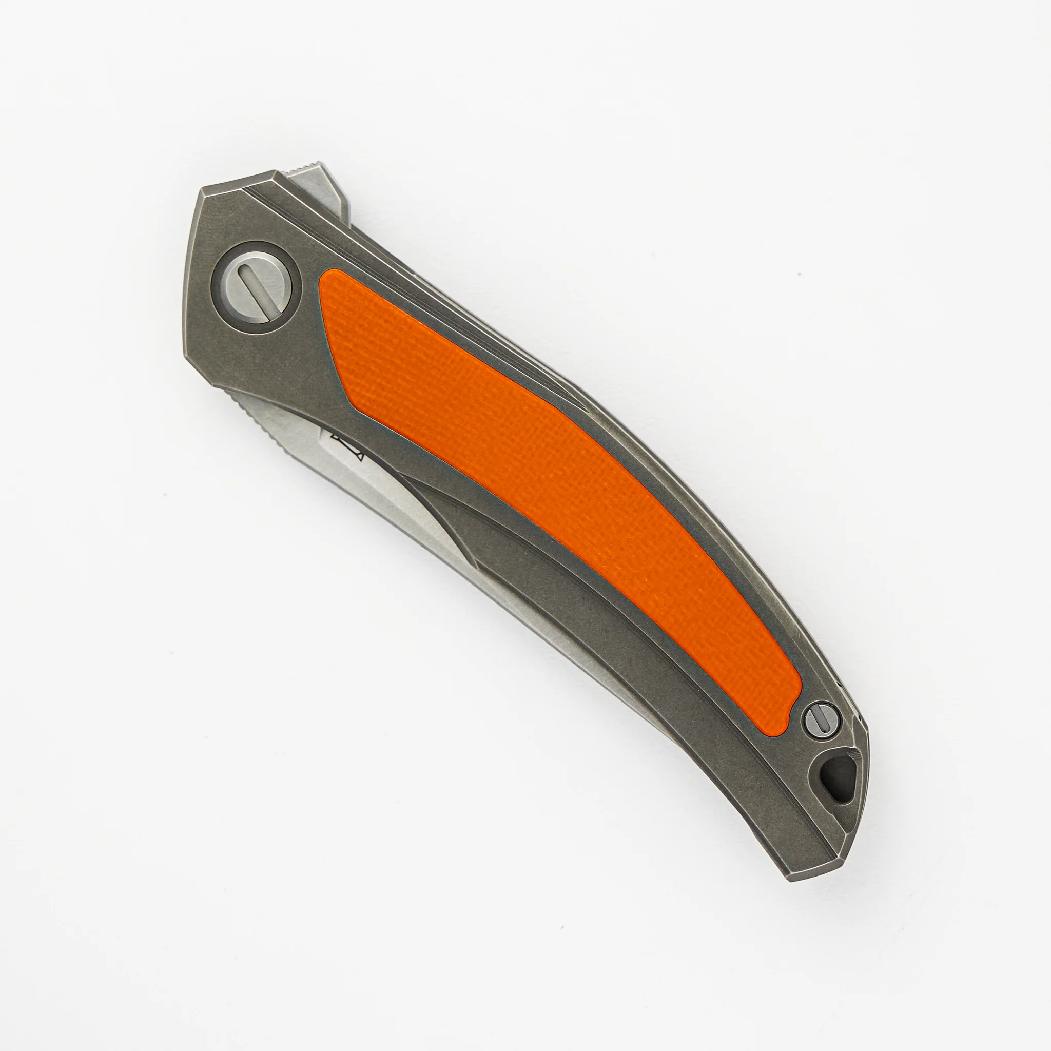 URSUS QUANTUM – CROMAX PM BLADE – TITANIUM HANDLE – ORANGE G10 INLAY – SRB - Image 3