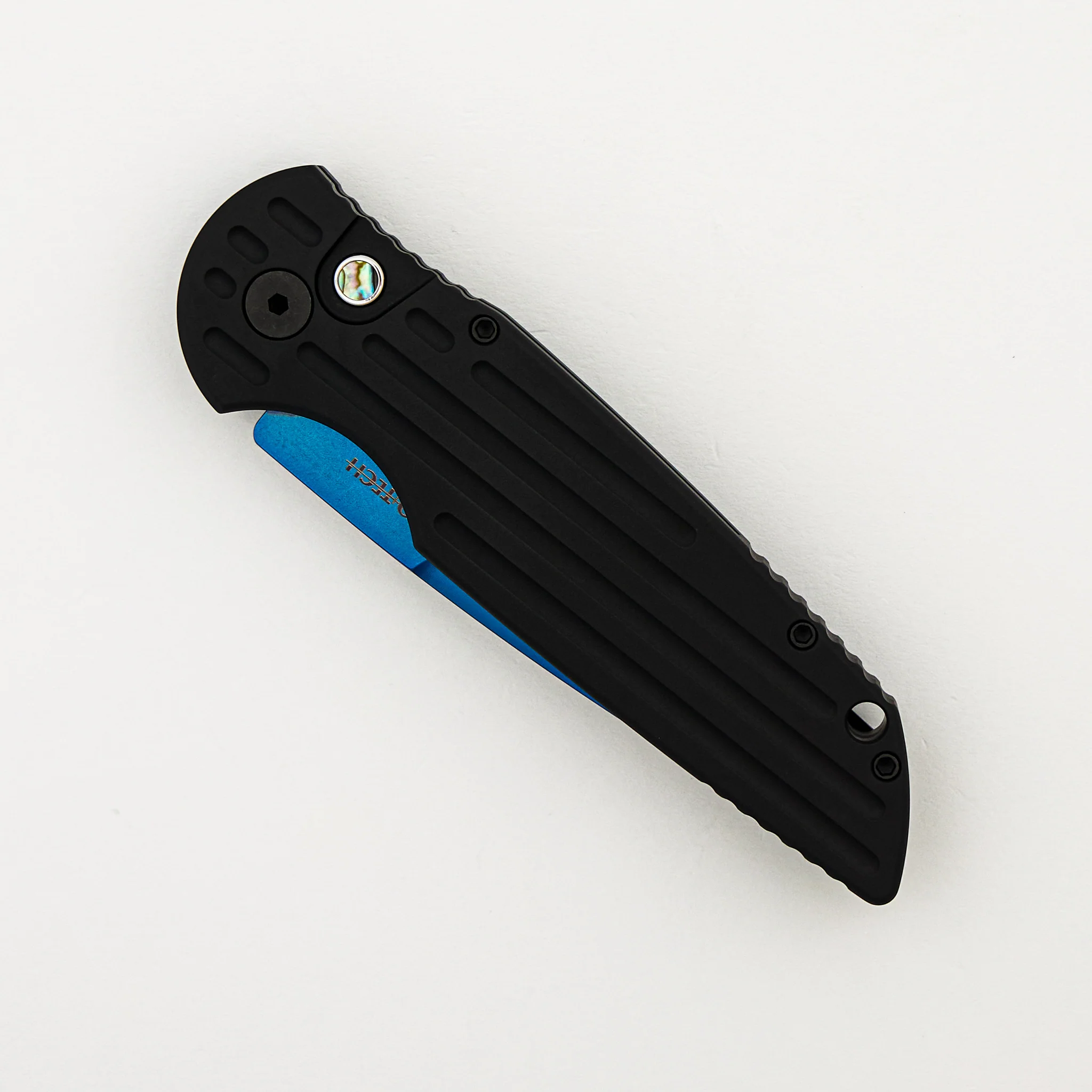 TR-3 SB MC - Tactical Response 3 - Black Aluminum Handle With Grooves - Sapphire Blue MagnaCut Blade - Image 3